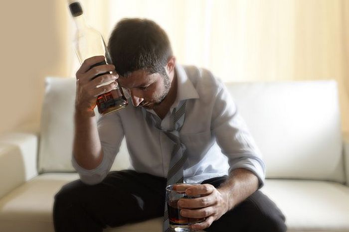 почему мужчина пьет психология