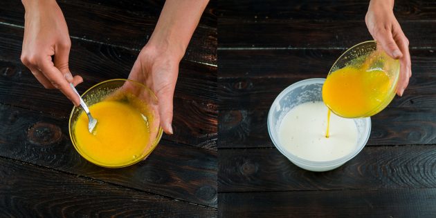 Простой рецепт шарлотки: взбейте желтки и смешайте с белками