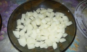 Картофель, порезанный мелко